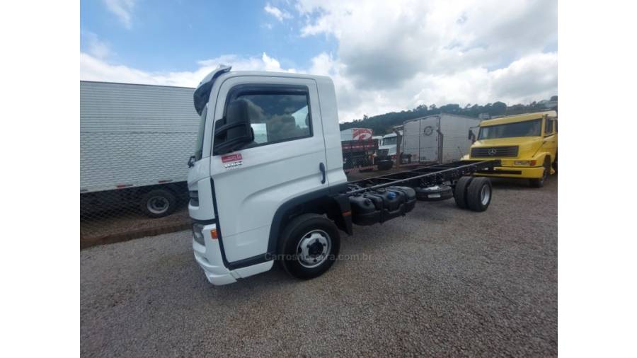 VOLKSWAGEN - 11-180 - 2021/2021 - Branca - Sob Consulta